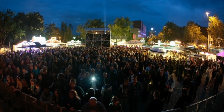 Publikum vor der Bühne am Staatstheater