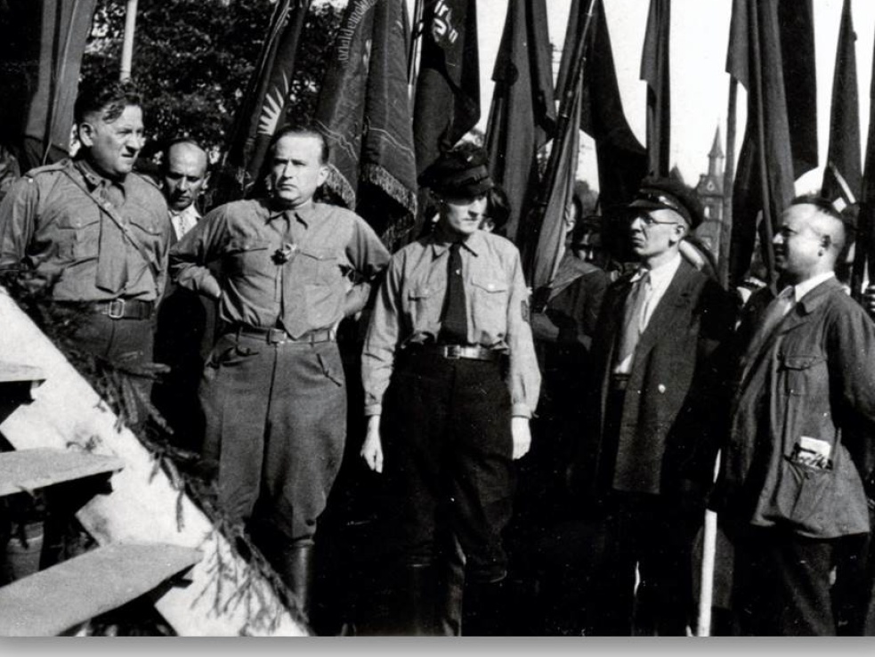 Max Braun (zweiter von links) bei der Kundgebung "Nie zu Hitler" am 26. August 1934 in Sulzbach