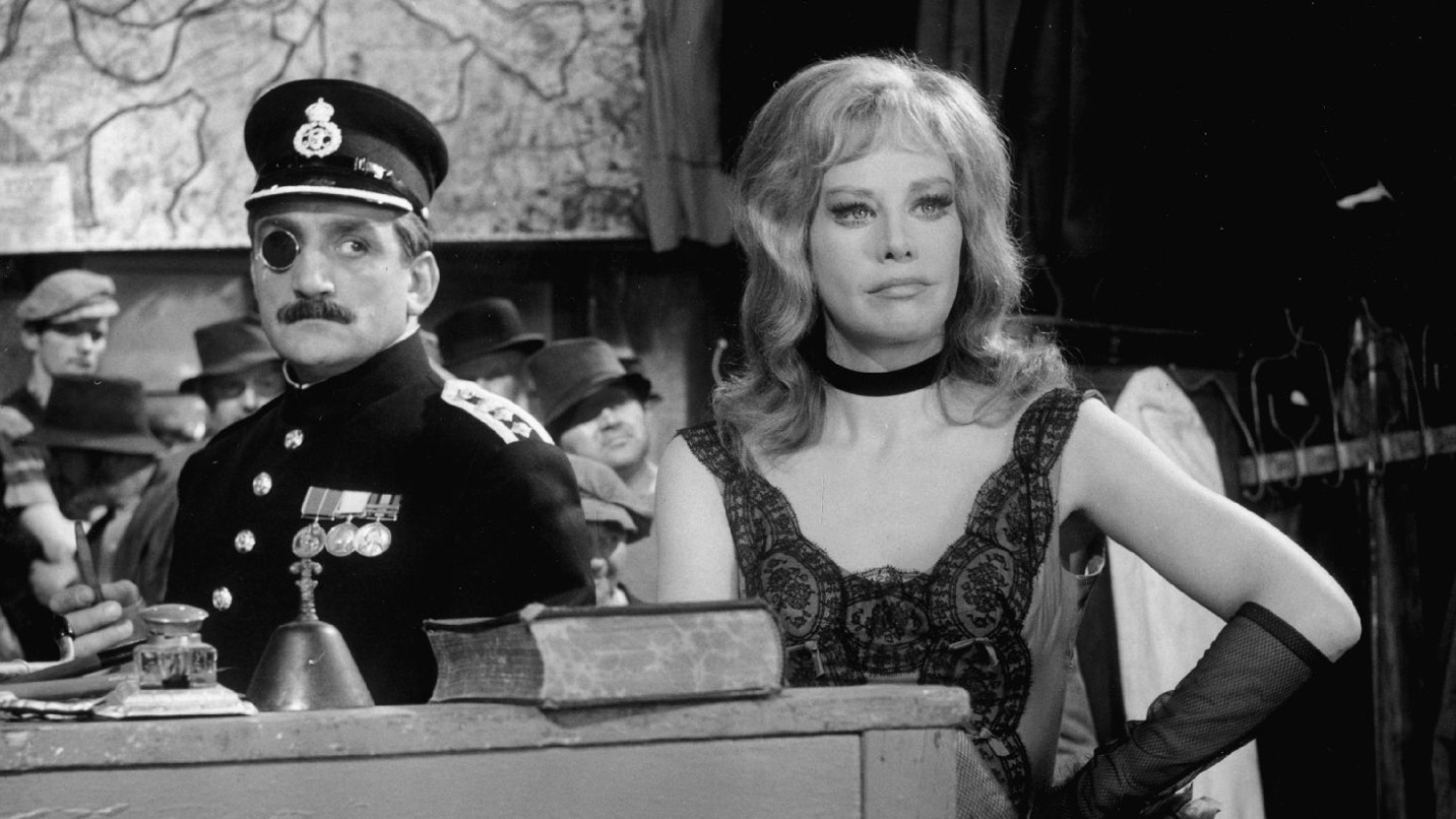 DIE DREIGROSCHENOPER