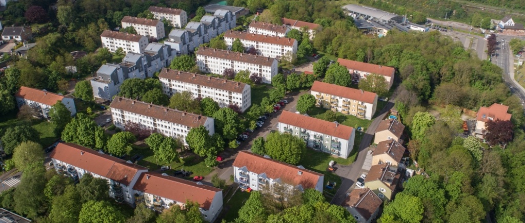 Luftbild Wohnhäuser Abtsdell und Moltkestraße Mehrfamilienhäuser mit drei oder vier Etagen mit Grünflächen und Bäumen