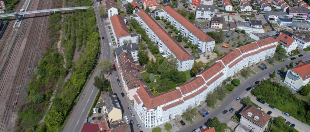 Wohnquartier Gebweiler-/Waldstraße Luftbild Wohnquartier an einer Bahnlinie.