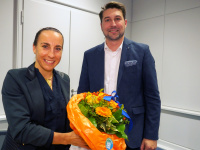 Blumen für die Ironman-Siegerin: Anne Haug hat sich am 5. November 2019 in das Goldene Buch der Landeshauptstadt eingetragen.