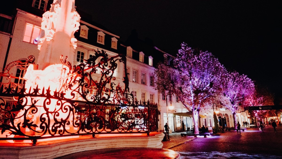 weihnachtliche Beleuchtung am St. Johanner Markt