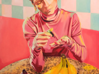 Gemälde mit blonder Frau, die Fingernägel lackierend an Tisch mit Bananen