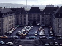 Das 1793 stark zerstörte Schloss war seit 1908 Sitz des Saarbrücker Landrates und ab 1974 des Stadt- bzw. Regionalverbandes. Über viele Jahre wurde über die Frage Sanierung oder Rekonstruktion des zerstörten Originals diskutiert.