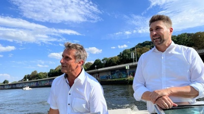 Bootsfahrt mit Werner Müller vom PSV - Sommertour des Oberbürgermeisters am Osthafen