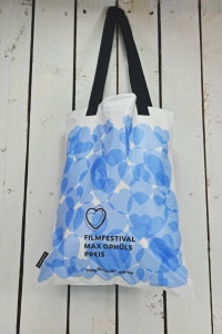Weiße Festivaltasche mit blauen Herzen 
