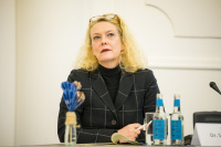 Pressekonferenz (Dr. Sabine Dengel)