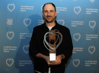 Max Ophüls Preis: Beste Filmmusik in einem Dokumentarfilm - Marcus Thomas in INDEPENDENCE von Felix-Meyer Christian