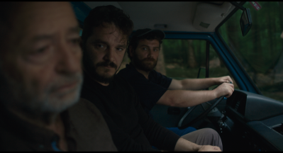 Drei Männer im Auto