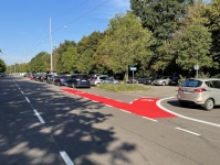 Untertürkheimer Straße Fahradstreifen Abzweigung auf Parkplatz