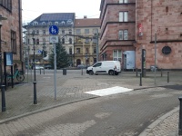 Kaltenbachstraße Rollstuhlfreundlicher Bordstein vor dem Ratskellereingang