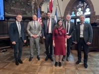 Marc Zingraff, US Generalkonsul Brian Heath, OB Uwe Conradt, Prof. Corine Defrance, Frz. Generalkonsul Jérome Spinoza, Bürgermeister von Kowel Ihor Tschaika Die Personen stehen nebeneinander im Rathausfestsaal