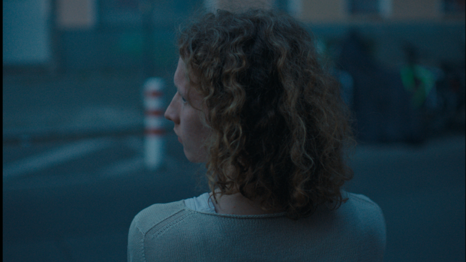 LEISE GEHST DU VOR MIR HER