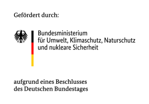 ein schwarzer Adler und ein schwarz-rot-gelber Balken, drumherum steht die Schrift gefördert durch Bundesministerium für Umwelt, Klimaschutz, Naturschutz und nukleare Sicherheit aufgrund eines Beschlusses des Deutschen Bundestags ein schwarzer Adler und ein schwarz-rot-gelber Balken, drumherum steht die Schrift gefördert durch Bundesministerium für Umwelt, Klimaschutz, Naturschutz und nukleare Sicherheit aufgrund eines Beschlusses des Deutschen Bundestags