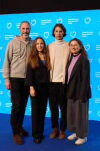 FFMOP47 Blaue Wand Despite the Scars