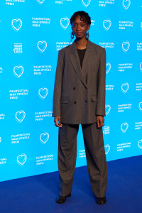 FFMOP47 - Blaue Wand - Hanteln für Heten